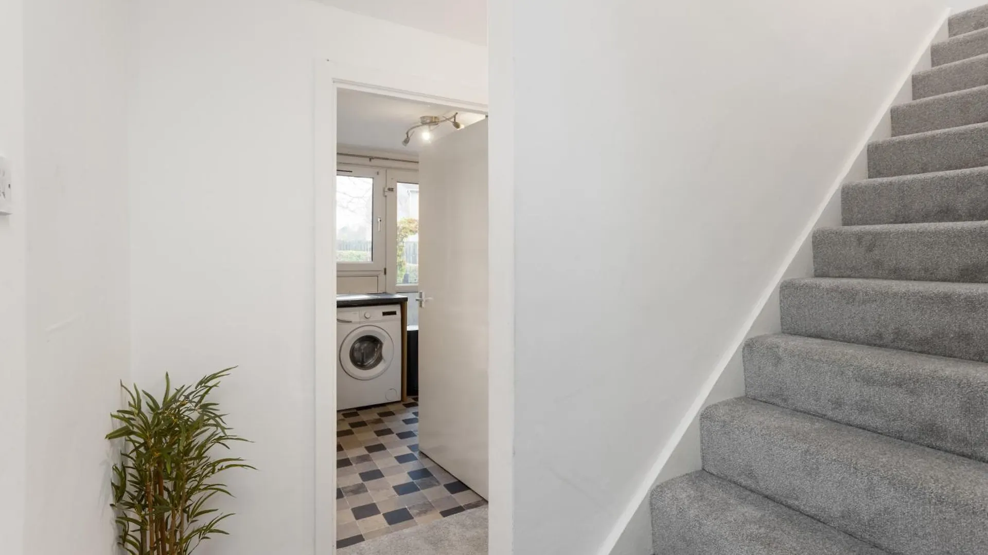 Stylish 3Bed House Near Airport Apartment Edinburgh