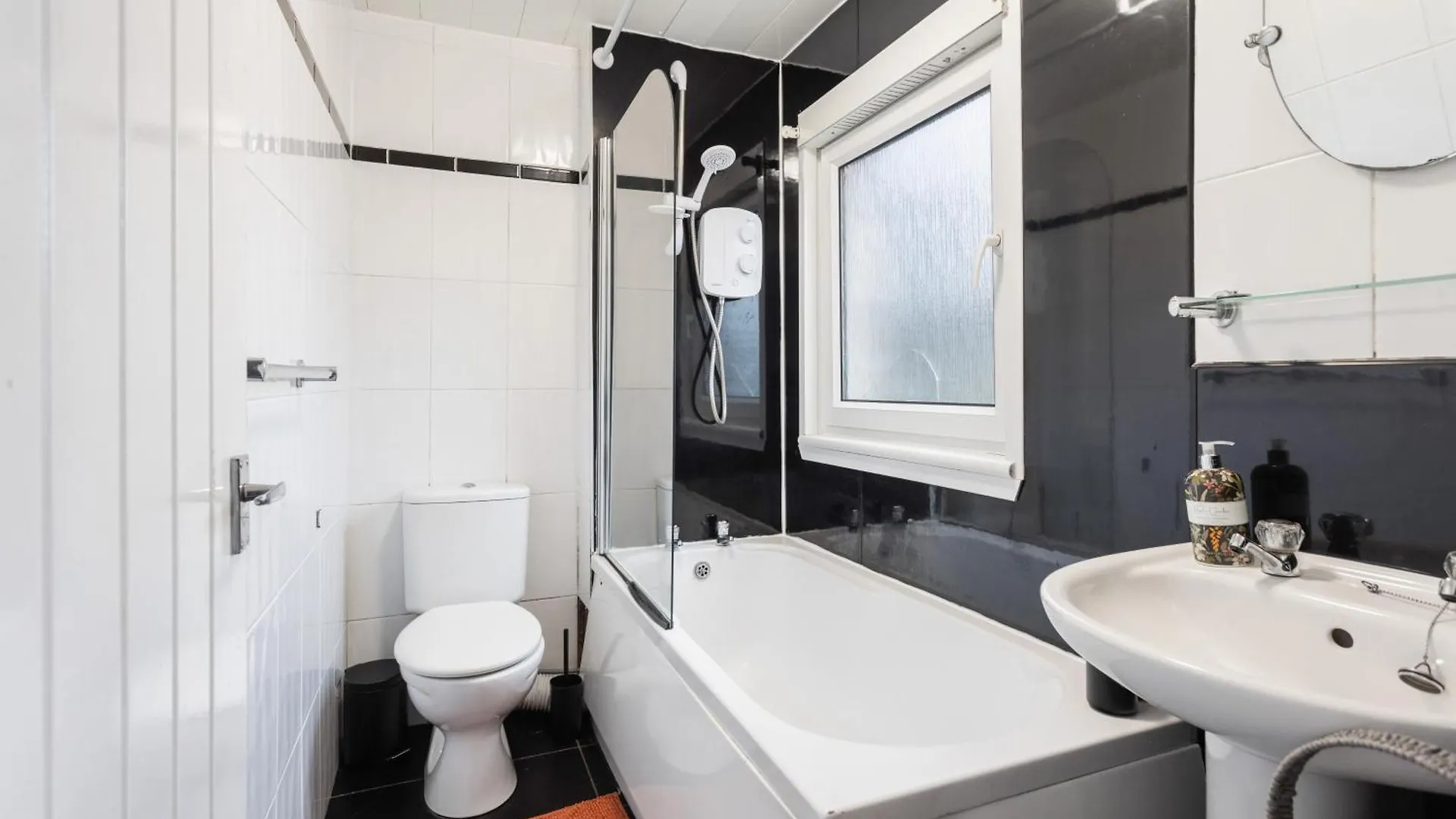 Stylish 3Bed House Near Airport Apartment Edinburgh 0*,  United Kingdom